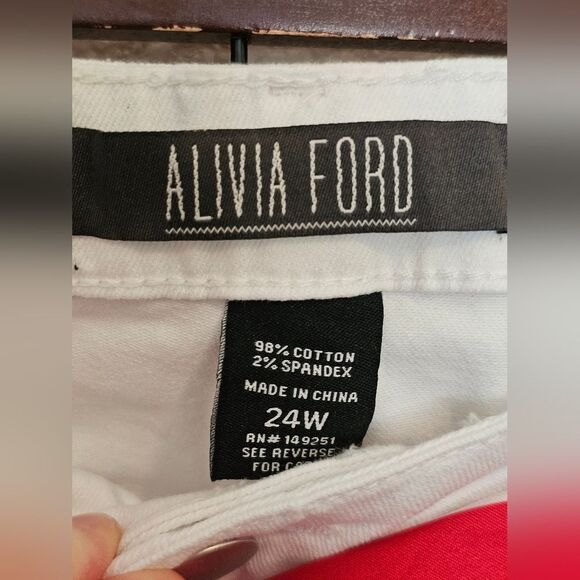Alivia Ford Women's Capri sz 24 White Denim Cuffed Pants with Tie Belt - Picture 3 of 4